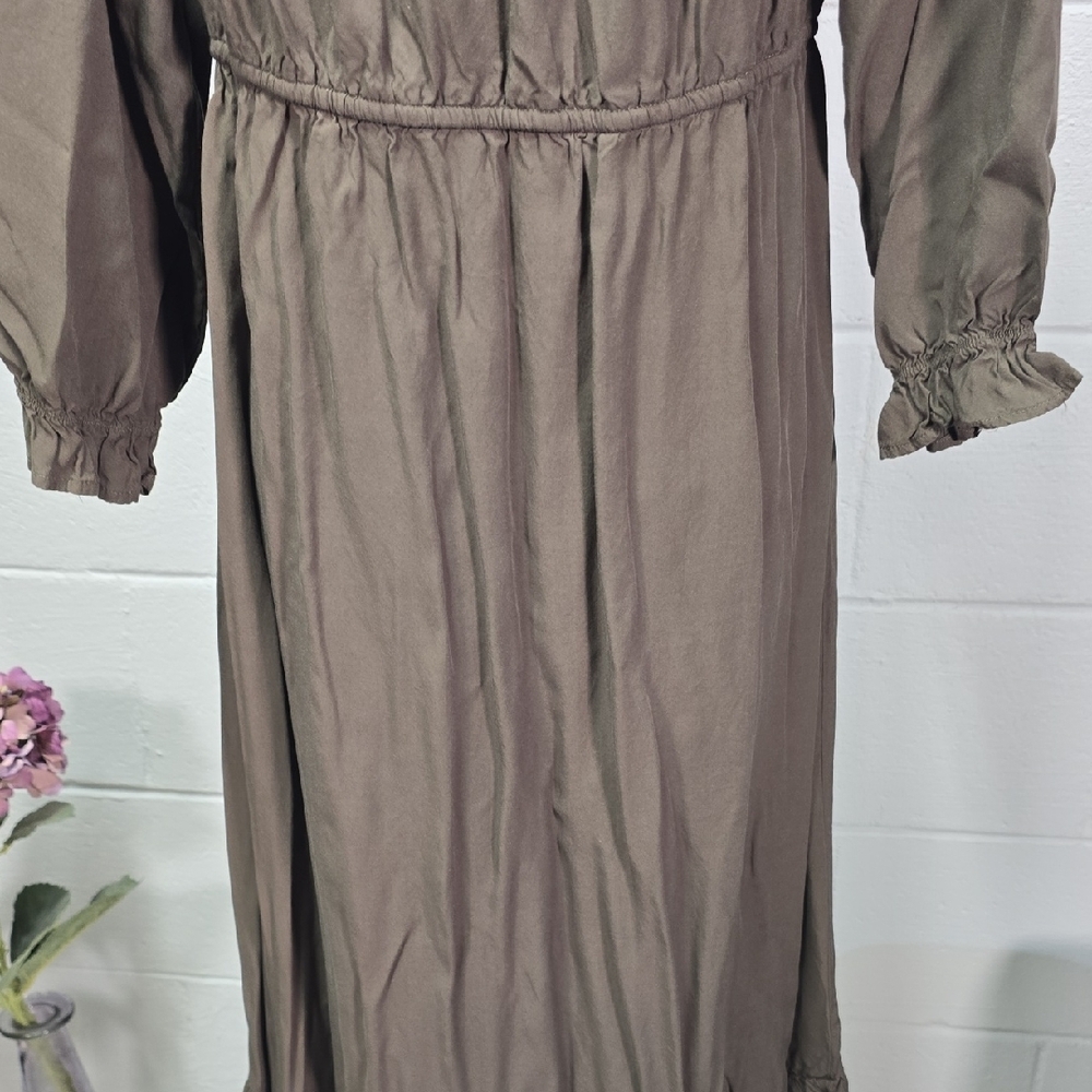 Chic Long Sleeve Button-Front Dress in Olive - Picture 8 of 11